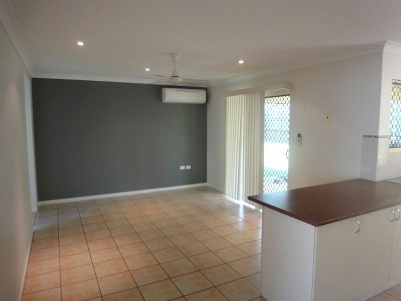 17 Elphinstone Street, Kanimbla QLD 4870