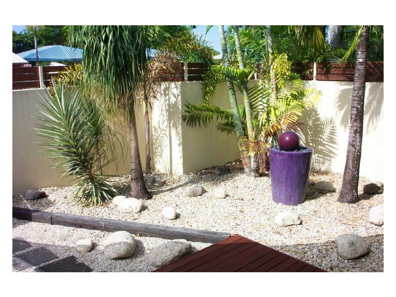 2/3 Balaclava Rd, Earlville QLD 4870