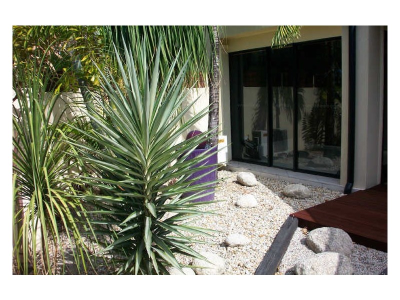 2/3 Balaclava Rd, Earlville QLD 4870