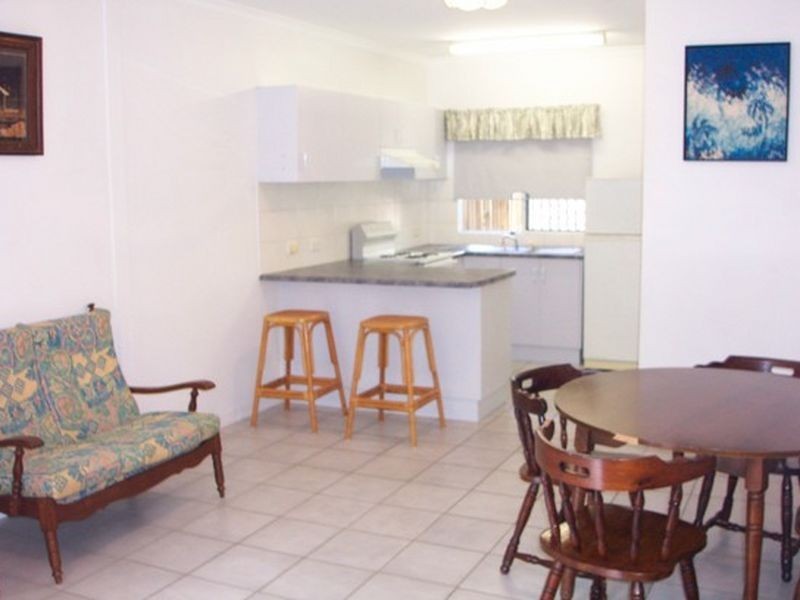 2/9 Balaclava Road, Earlville QLD 4870