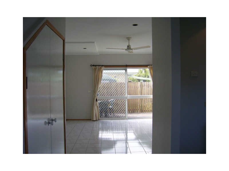 12/464 Mccoombe Street, Mooroobool QLD 4870