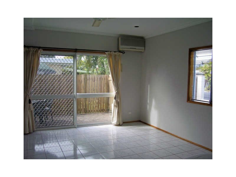 12/464 Mccoombe Street, Mooroobool QLD 4870
