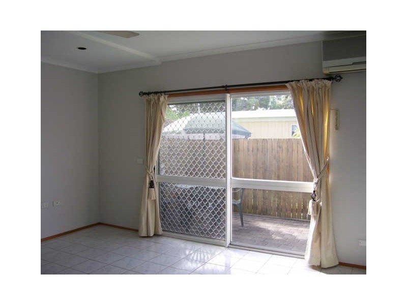 12/464 Mccoombe Street, Mooroobool QLD 4870