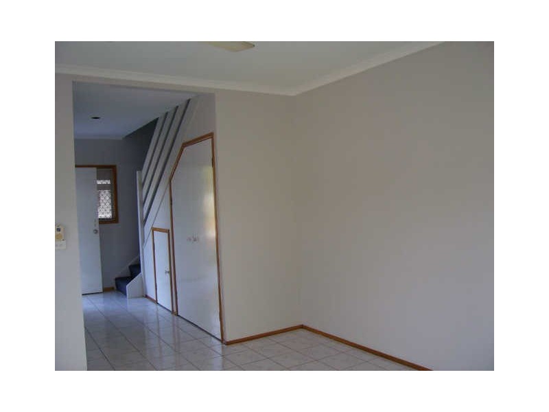 12/464 Mccoombe Street, Mooroobool QLD 4870