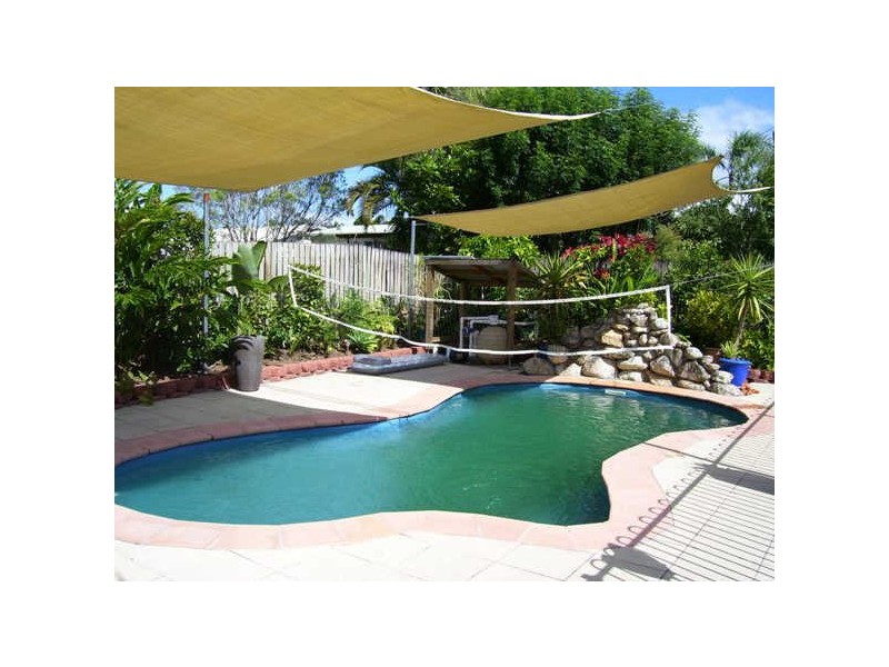 15 Bee Close, Bentley Park QLD 4869