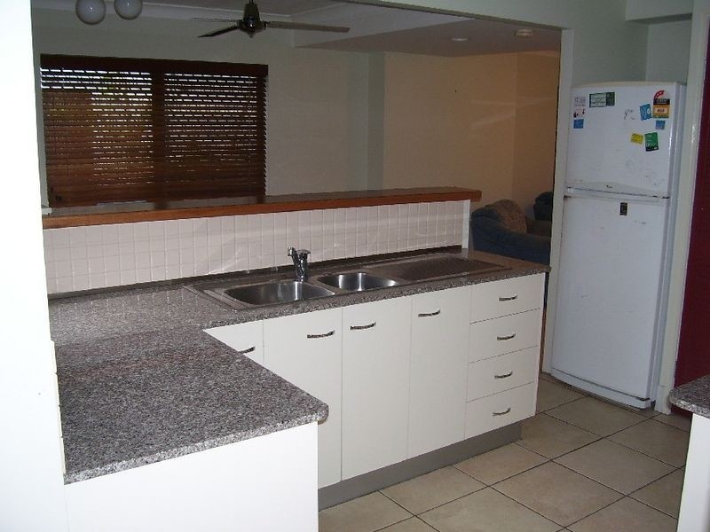 2/14 Rowe Street, Earlville QLD 4870