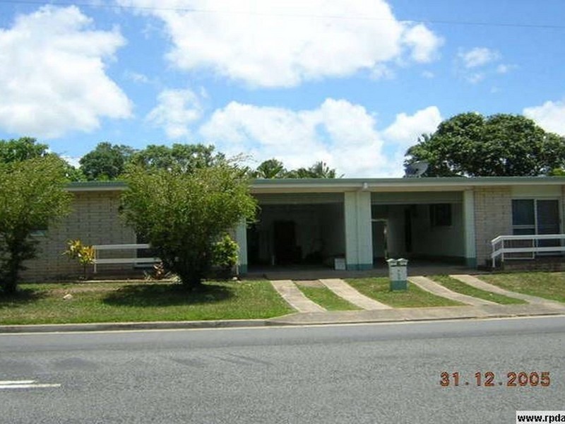 2/448 Mccoombe Street, Mooroobool QLD 4870