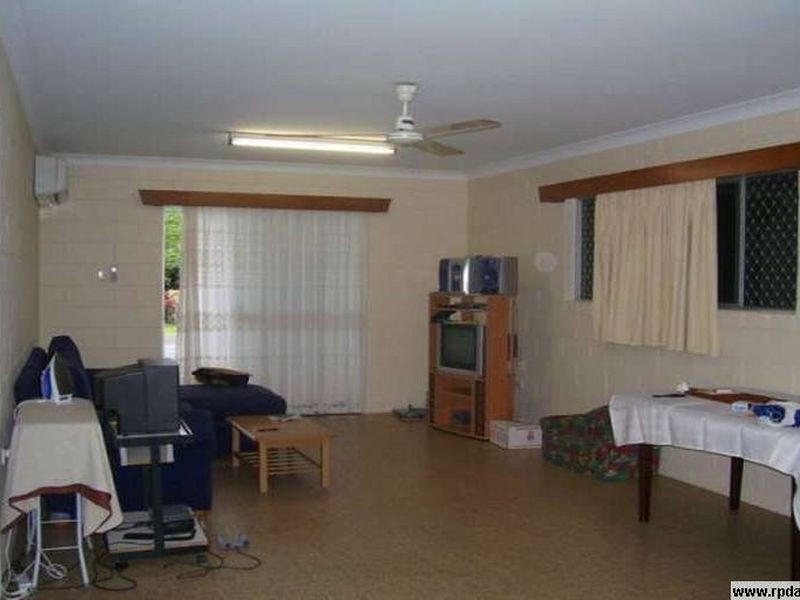 2/448 Mccoombe Street, Mooroobool QLD 4870