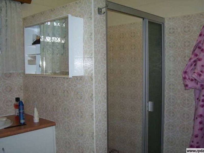 2/448 Mccoombe Street, Mooroobool QLD 4870