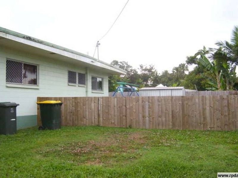 2/448 Mccoombe Street, Mooroobool QLD 4870