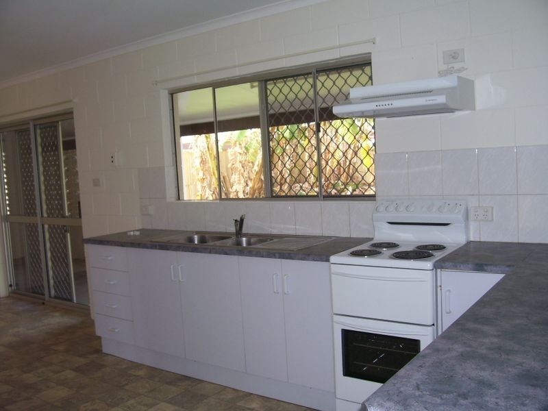13 Cameron Close, Smithfield QLD 4878
