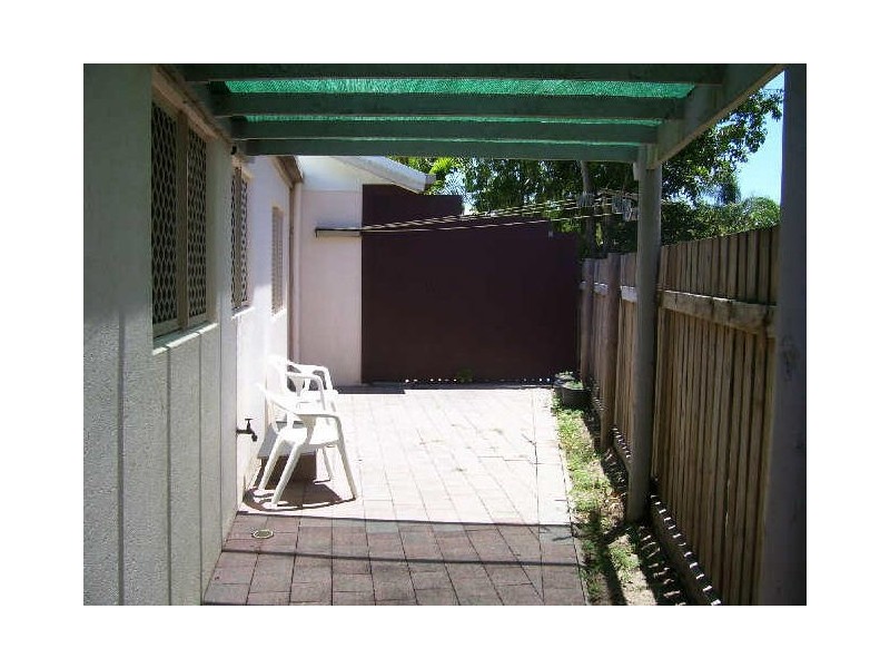 2/5 Ingham Court, Mooroobool QLD 4870