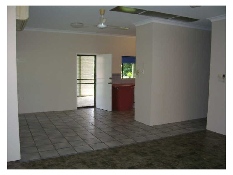 1 Azalea Court, Mooroobool QLD 4870