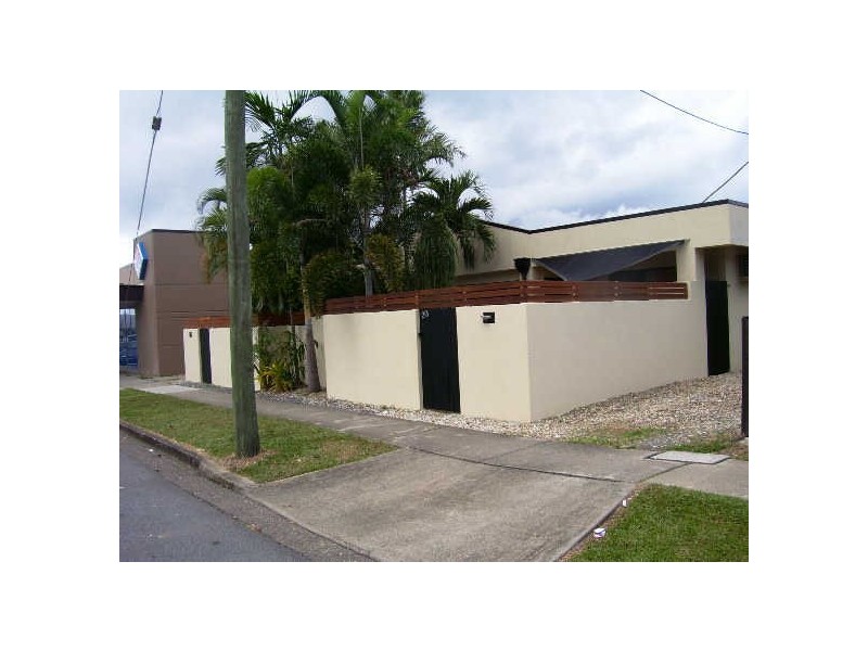 1/3 Balaclava Road, Earlville QLD 4870