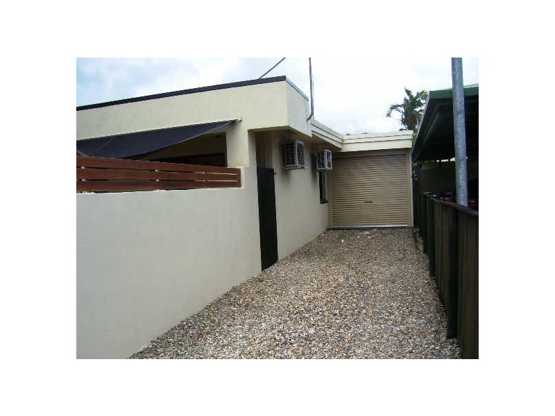 1/3 Balaclava Road, Earlville QLD 4870