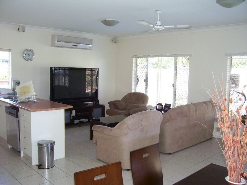 2 Kambara Street, White Rock QLD 4868