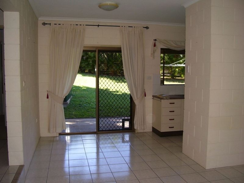 9 Coleus Court, Mooroobool QLD 4870