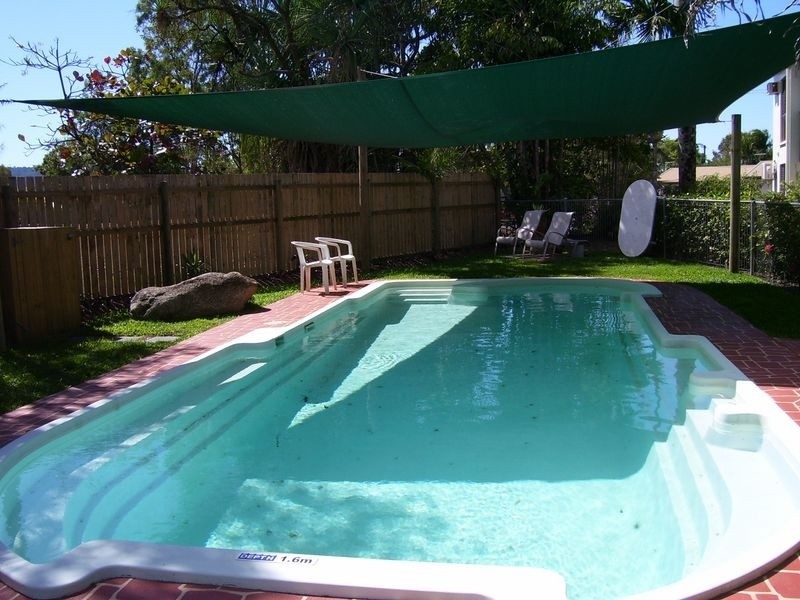 1/4 Hector Cose, Westcourt QLD 4870