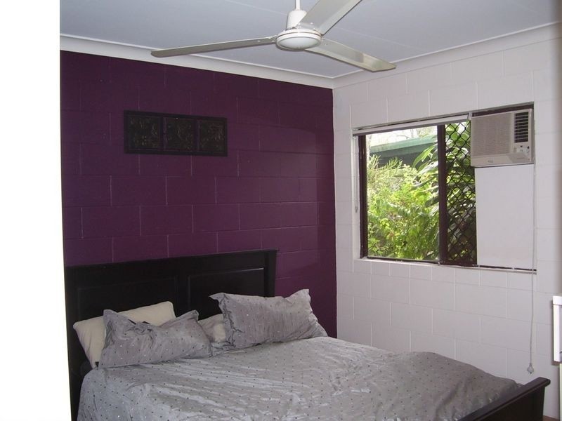 1/4 Hector Cose, Westcourt QLD 4870