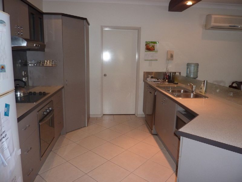 12 Picnic Street, White Rock QLD 4868