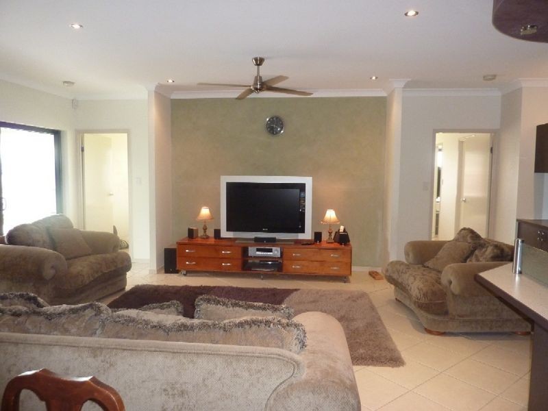 12 Picnic Street, White Rock QLD 4868