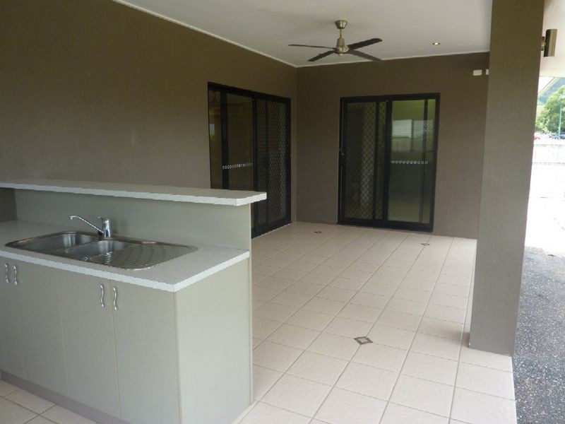 12 Picnic Street, White Rock QLD 4868