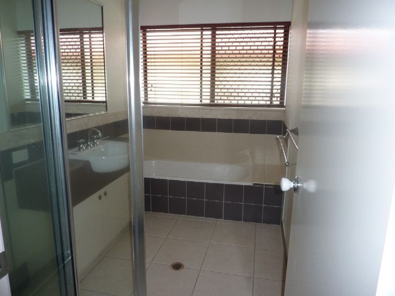 12 Picnic Street, White Rock QLD 4868