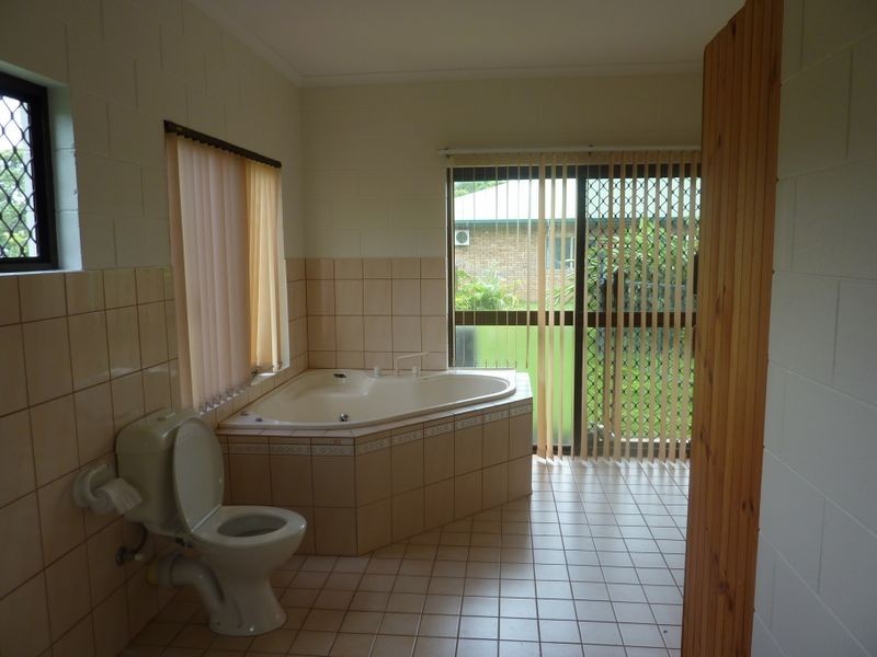 28 Alma Close, Woree QLD 4868