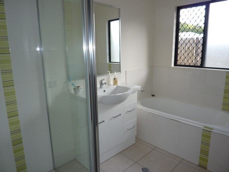 20 Heysen Close, Redlynch QLD 4870