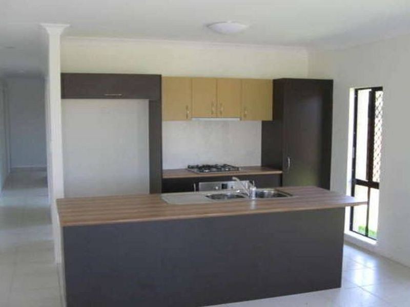 11 Thooleer Vista, Trinity Park QLD 4879
