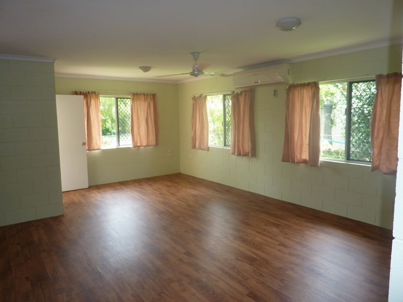 2 Hector Close, Westcourt QLD 4870