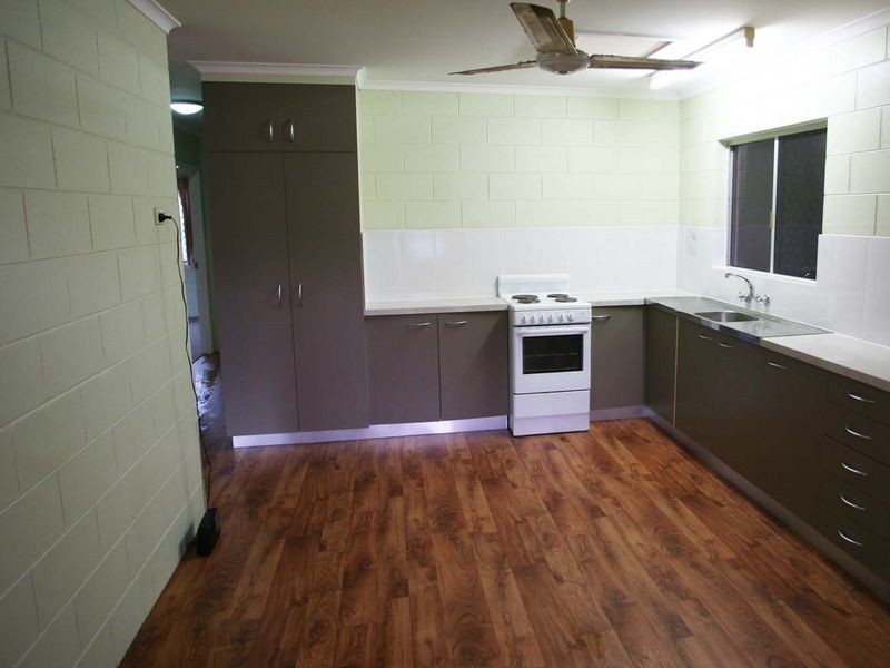 2 Hector Close, Westcourt QLD 4870