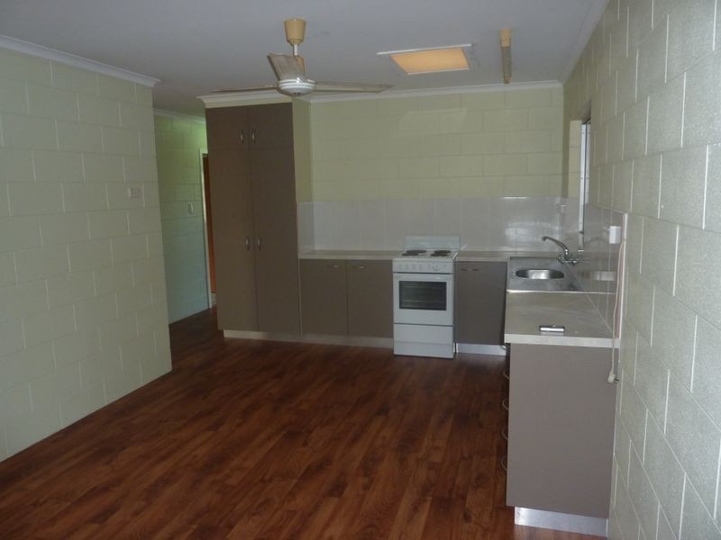 2 Hector Close, Westcourt QLD 4870