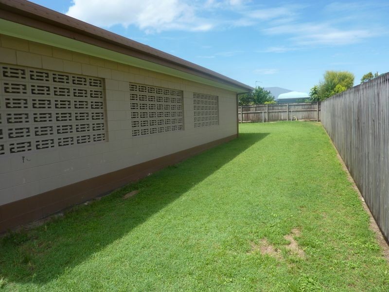 2 Hector Close, Westcourt QLD 4870