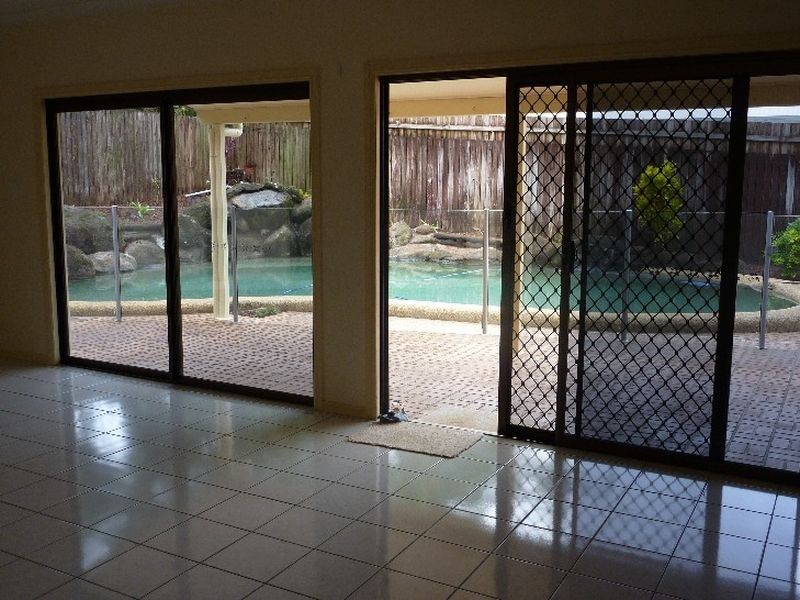 9 Redfern Place, Mooroobool QLD 4870