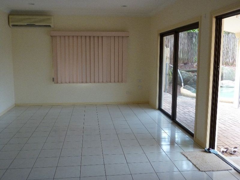 9 Redfern Place, Mooroobool QLD 4870