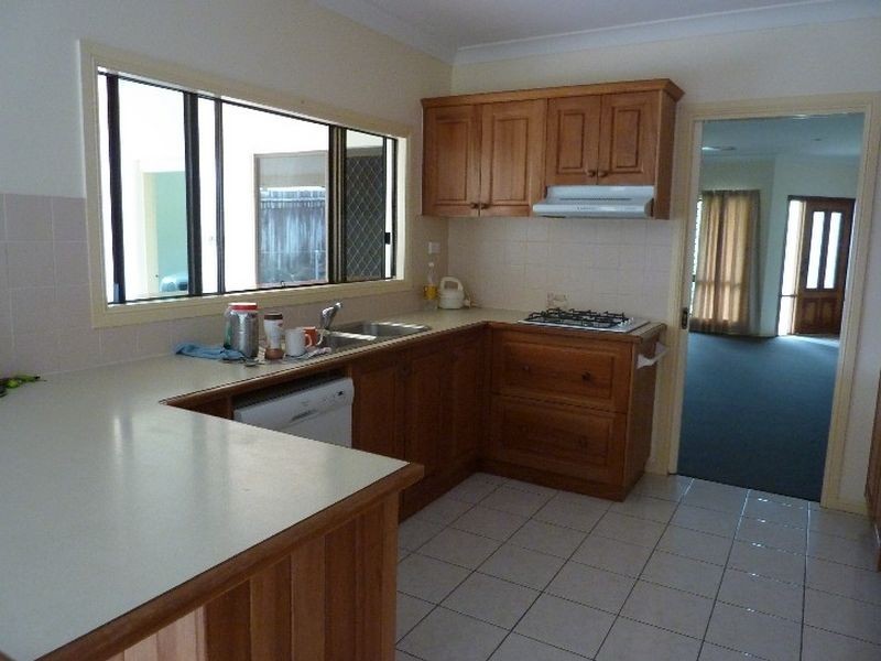 9 Redfern Place, Mooroobool QLD 4870