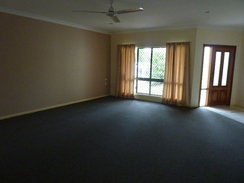 9 Redfern Place, Mooroobool QLD 4870