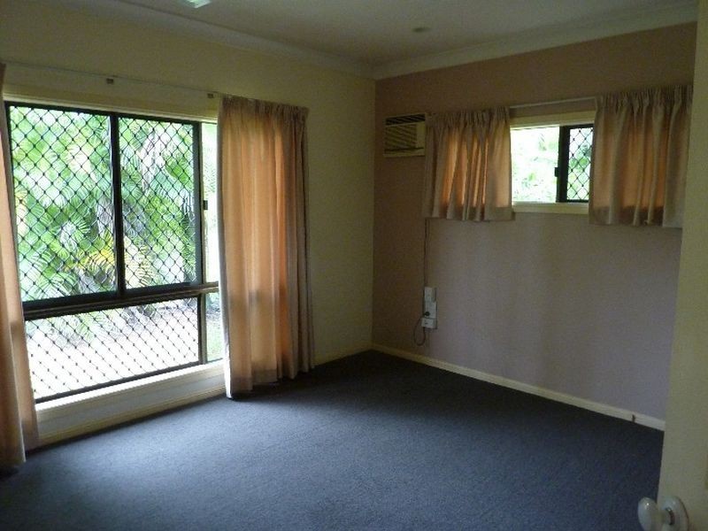 9 Redfern Place, Mooroobool QLD 4870
