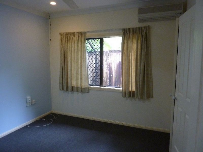 9 Redfern Place, Mooroobool QLD 4870
