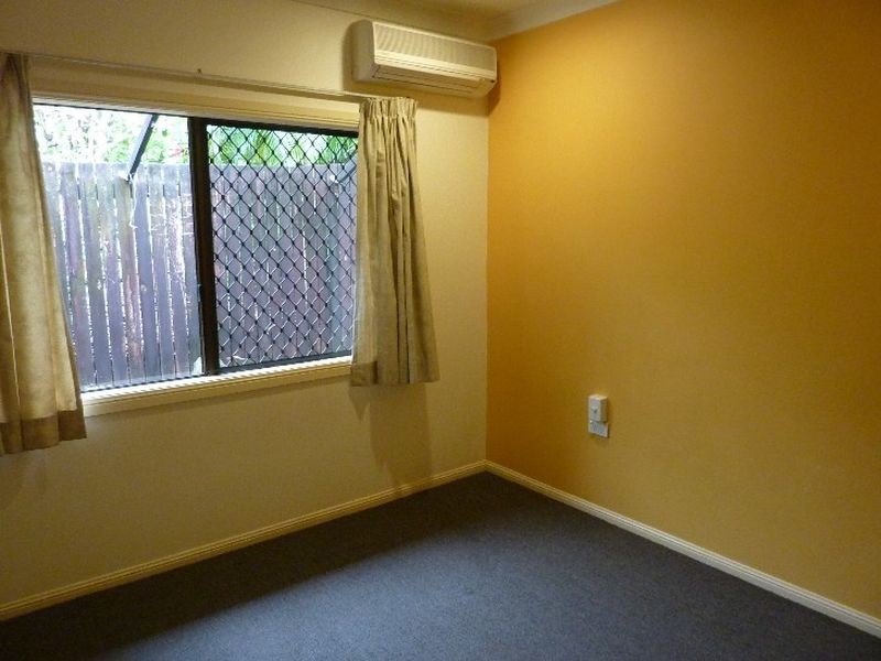 9 Redfern Place, Mooroobool QLD 4870
