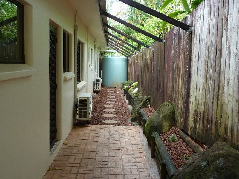 9 Redfern Place, Mooroobool QLD 4870