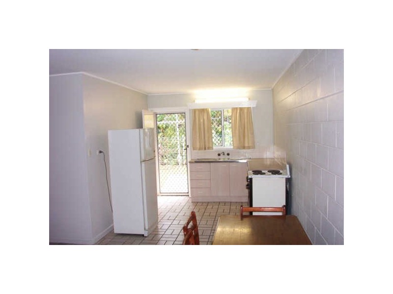 2/10 Sandown Close, Woree QLD 4868