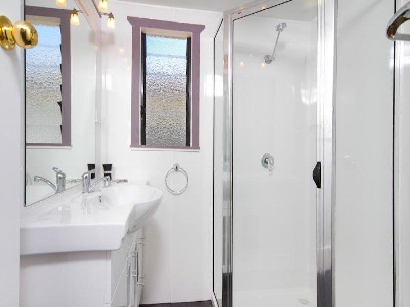 11 Boland St, Westcourt QLD 4870