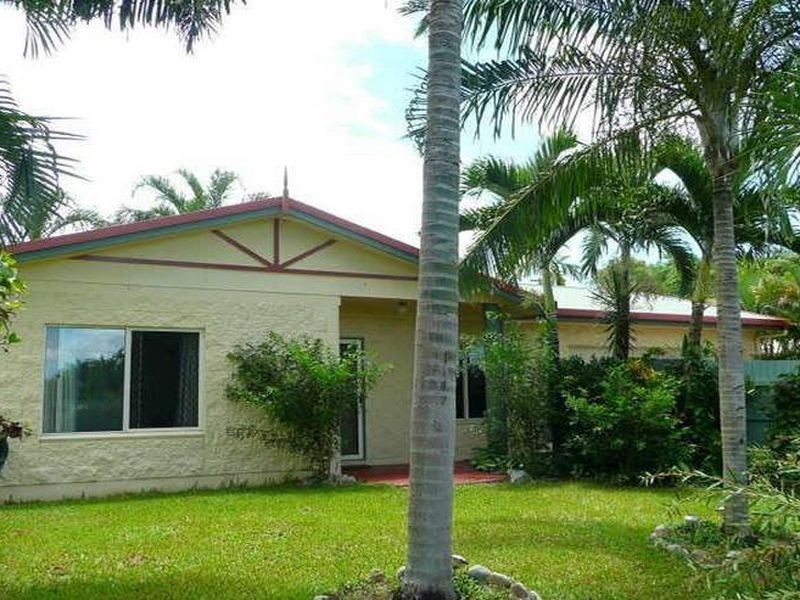 7 Deacon Court, Mooroobool QLD 4870