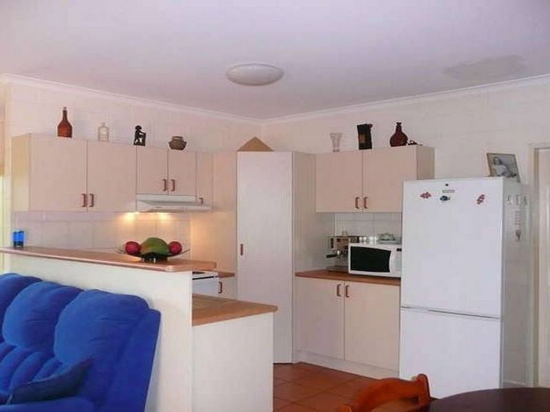 7 Deacon Court, Mooroobool QLD 4870