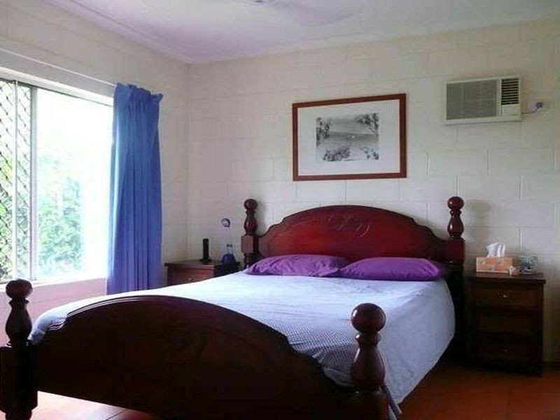 7 Deacon Court, Mooroobool QLD 4870