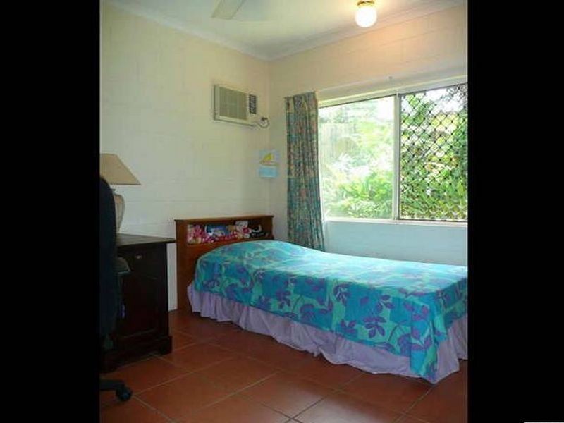 7 Deacon Court, Mooroobool QLD 4870