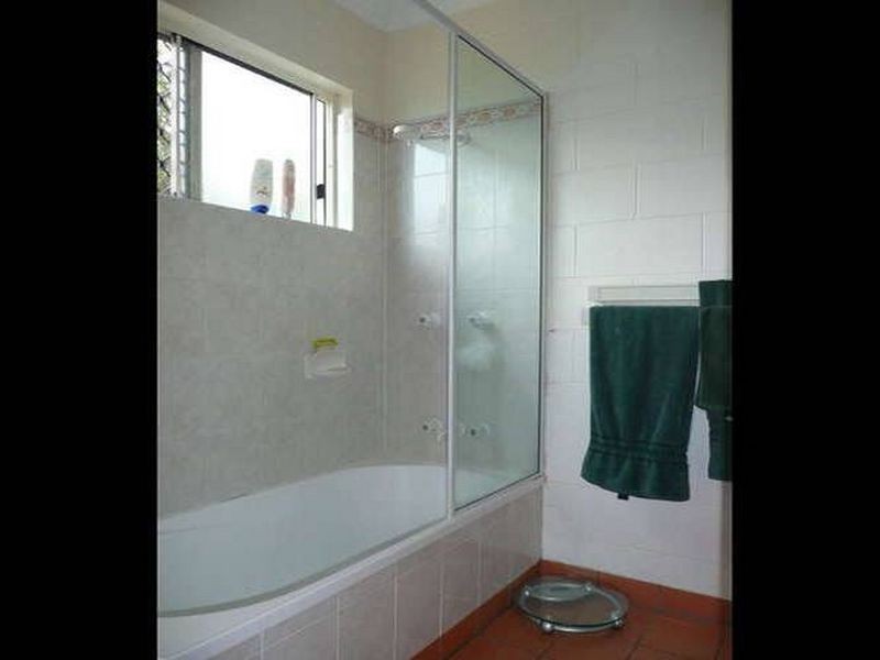 7 Deacon Court, Mooroobool QLD 4870