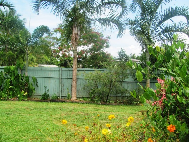 7 Deacon Court, Mooroobool QLD 4870